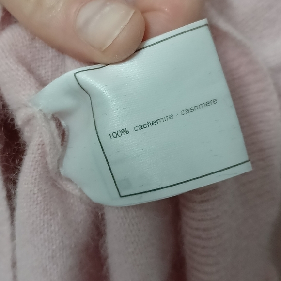 Auth! Chanel Cashmere sweater top Cruise 2004 Collection - Picture 9 of 9